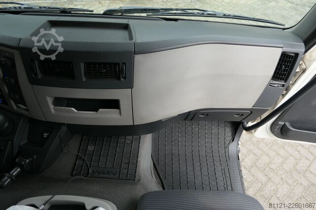 Refrigerated/frozen transport Volvo FL 240 | Carrier SUPRA 950Mt / Bi-temp | 3 Comp...