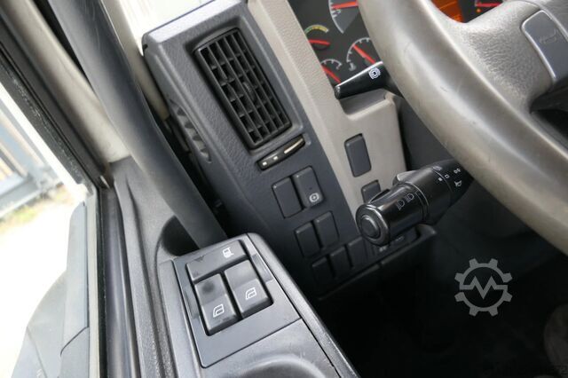 Refrigerated/frozen transport Volvo FL 240 | Carrier SUPRA 950Mt / Bi-temp | 3 Comp...