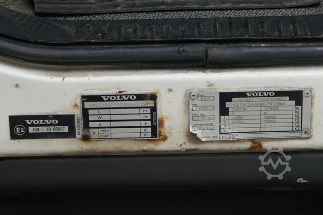 Refrigerated/frozen transport Volvo FL 240 | Carrier SUPRA 950Mt / Bi-temp | 3 Comp...