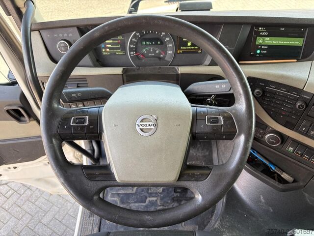 Autotransporter Volvo FH 500 + HYDRAULISCHE PLATEAUS + LIER + REMOTE ...
