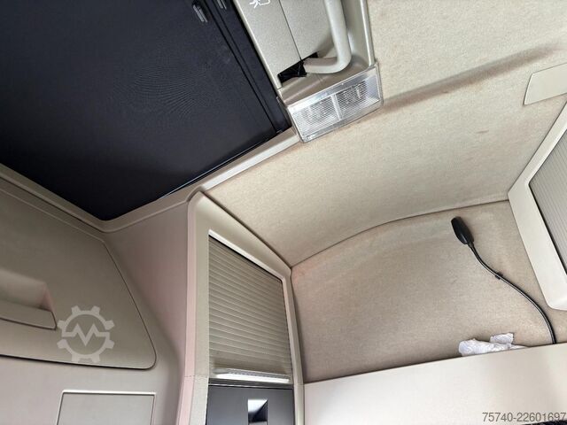 Car transporter Volvo FH 500 + HYDRAULISCHE PLATEAUS + LIER + REMOTE ...