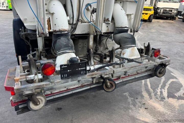 Kehrmaschine SCANIA P94 4x2 Frimokar Hydrostaat