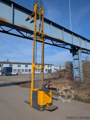 High Lift stacker Jungheinrich EJC