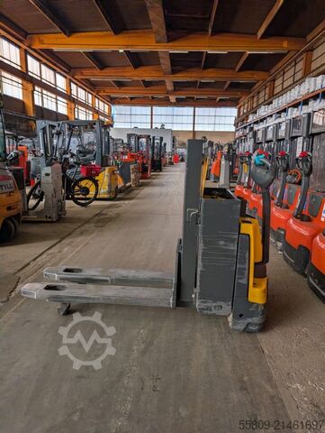 High Lift stacker Jungheinrich EJD K18