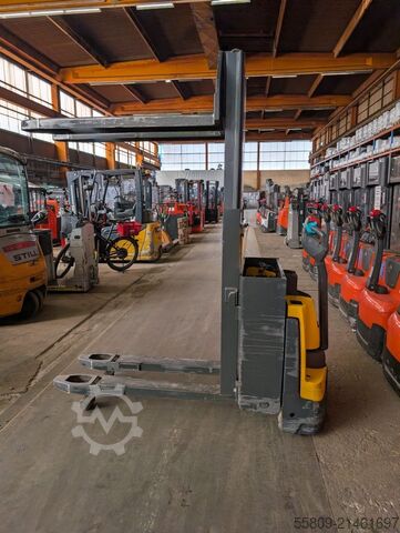 High Lift stacker Jungheinrich EJD K18