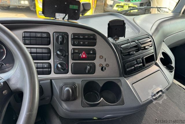 Box truck MERCEDES-BENZ Actros 1832 4x2 Isotherm