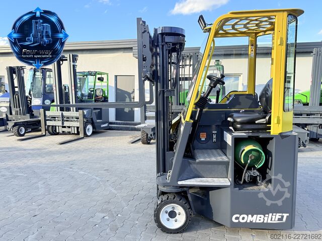 Vierwegestapler Combilift CB3000 GAS TRIPLEX 4900 CABIN POSITIONER