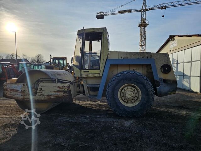 Walzenzug BOMAG BW 214
