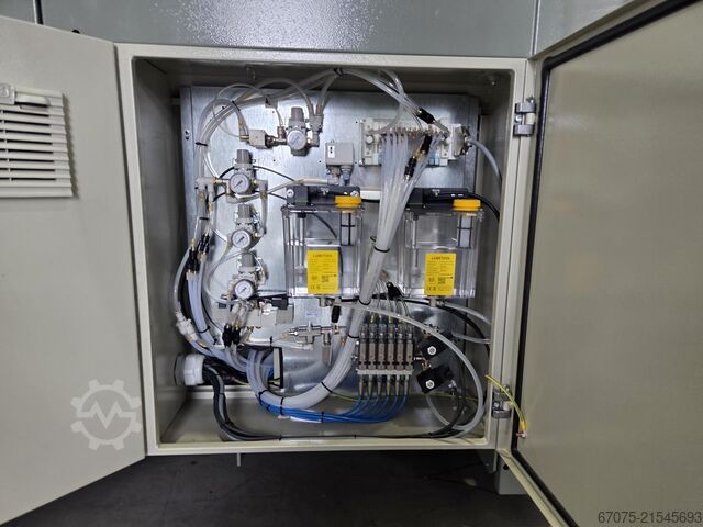 Machining center including extraction system Emmegi Phantomatic T3 Star