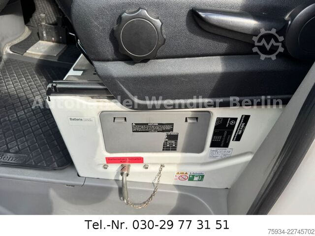 Feuerwehrfahrzeug MERCEDES-BENZ Sprinter 516 CDI RTW Fahrtec Trage & Sessel