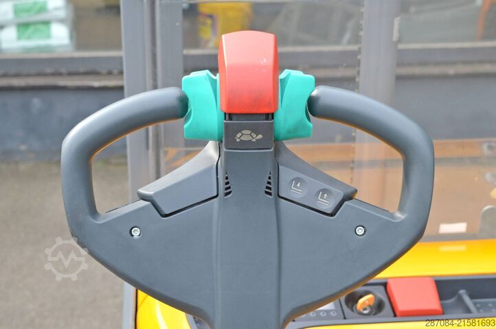 Hochhubwagen Jungheinrich EJC 112