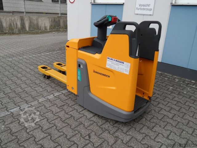 Niederhubwagen Jungheinrich ERE 225 - feste Plattform - 2025 - wenig Stunden