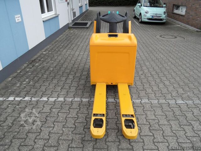 Niederhubwagen Jungheinrich ERE 225 - feste Plattform - 2025 - wenig Stunden