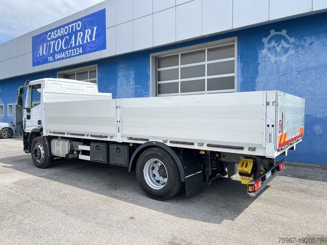 Flatbed truck Iveco Eurocargo 180e28