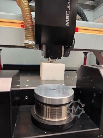 Vertikales Bearbeitungszentrum DATRON M8Cube A