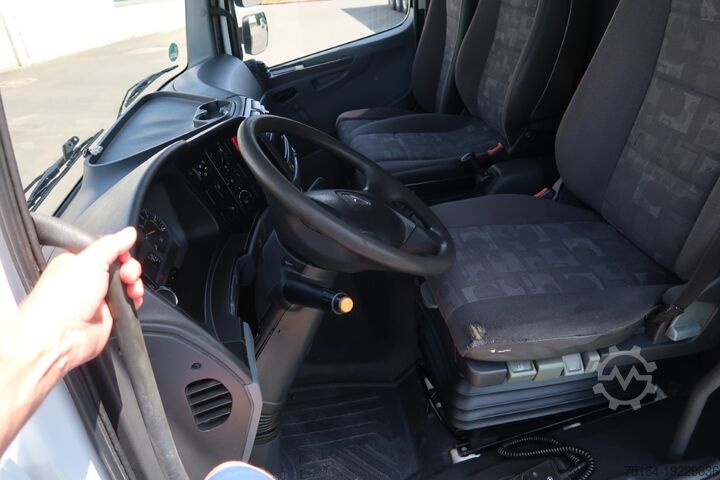 Truck with box body Mercedes-Benz 1222 L