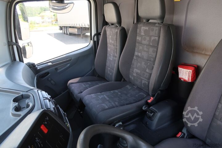 Truck with box body Mercedes-Benz 1222 L