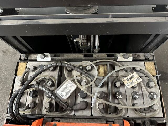 Vertikal-Kommissionierer Toyota OSE 100 - 1401 Stunden !!!!