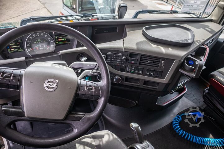 Standard tractor VOLVO FH460+E6+Kiphydr.