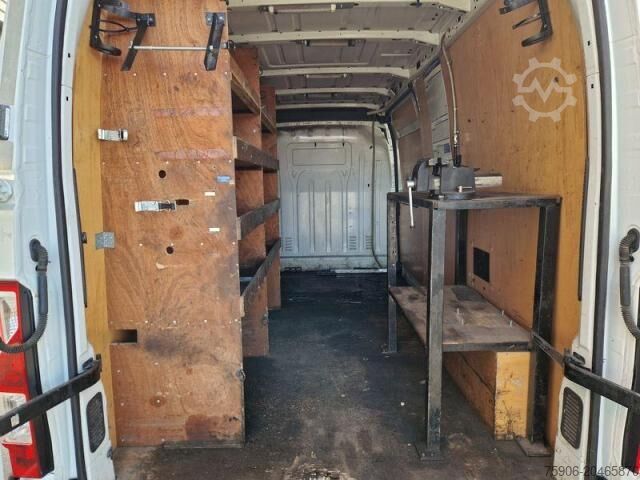 Transporter mit Koffer Renault Master 2.3 DCI 125