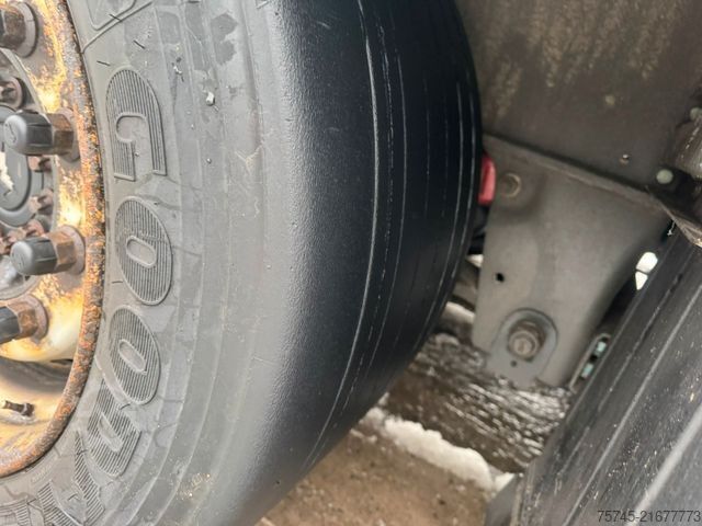 Open semitrailer with tarp SCHMITZ CARGOBULL SCB*S3T *  * LIFTACHSE * HUBDACH*ÜBERBREITE