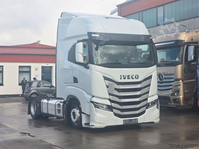 Standard tractor unit IVECO S-WAY 530 * ACC * VOLLLUFT * 2X TANK * KLIMAAUT