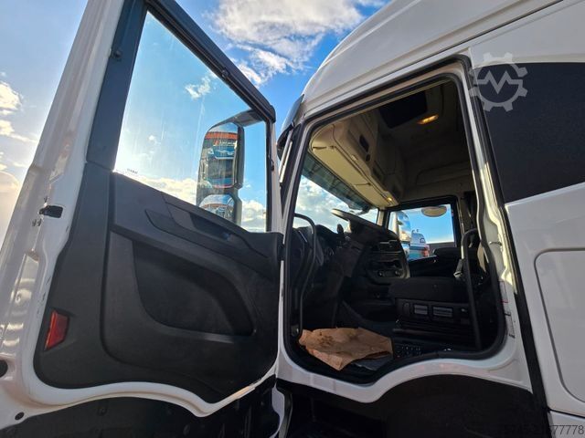 Standard tractor unit IVECO S-WAY 530 * ACC * VOLLLUFT * 2X TANK * KLIMAAUT