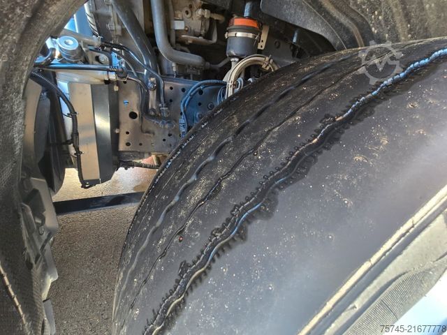 Standard tractor unit IVECO S-WAY 530 * ACC * VOLLLUFT * 2X TANK * KLIMAAUT