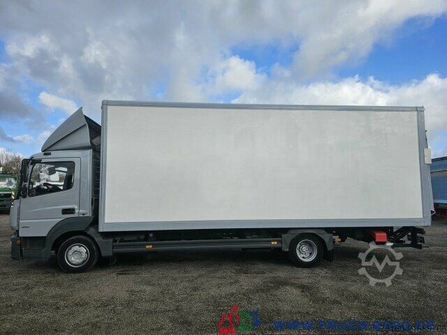 Transporter mit Koffer Mercedes-Benz Atego 818 Lang LBW MBB 1.000kg Seitentür rechts