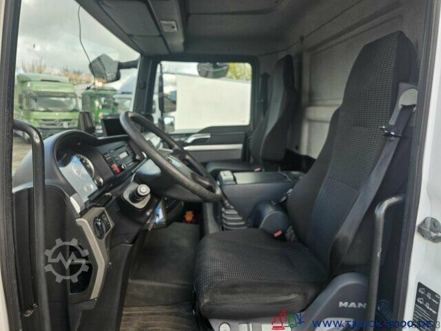 Transporter mit Koffer MAN TGL 8.180 Koffer 6050 mm LBW Palfinger 1000 Kg