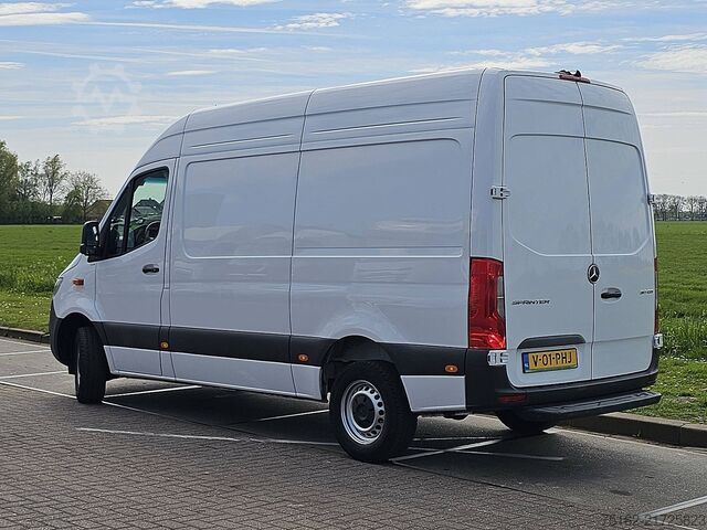 High-roof van MERCEDES-BENZ SPRINTER 317 L2H2 RWD Mbux10