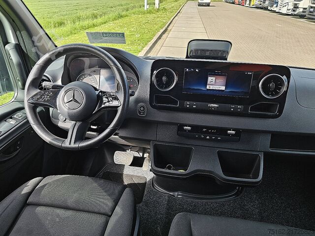 High-roof van MERCEDES-BENZ SPRINTER 317 L2H2 RWD Mbux10