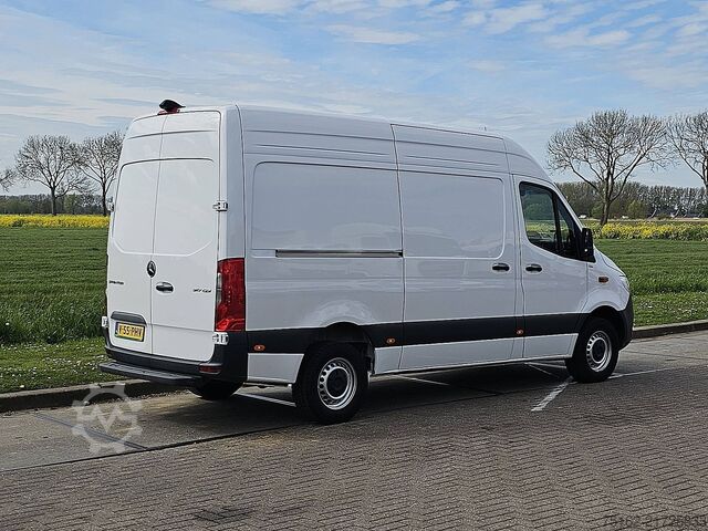 High-roof van MERCEDES-BENZ SPRINTER 317 L2H2 RWD Mbux10