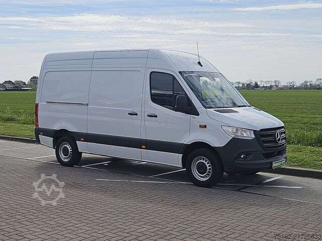 High-roof van MERCEDES-BENZ SPRINTER 317 L2H2 RWD Mbux10