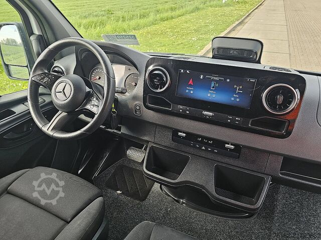 High-roof van MERCEDES-BENZ SPRINTER 317 L2H2 RWD Mbux10