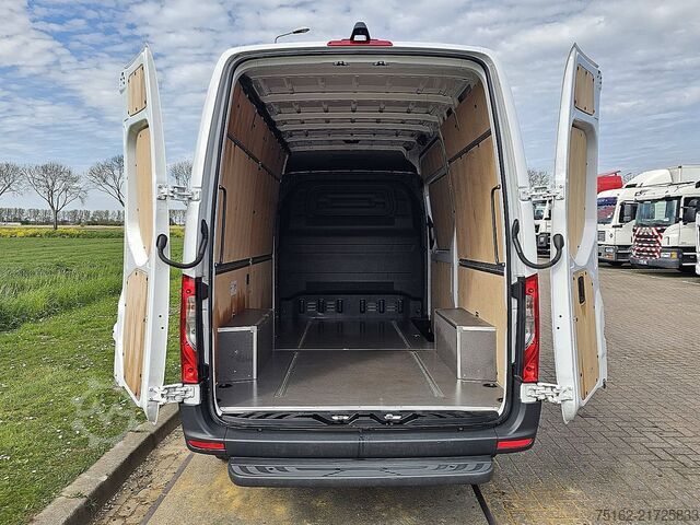 High-roof van MERCEDES-BENZ SPRINTER 317 L2H2 RWD Mbux10