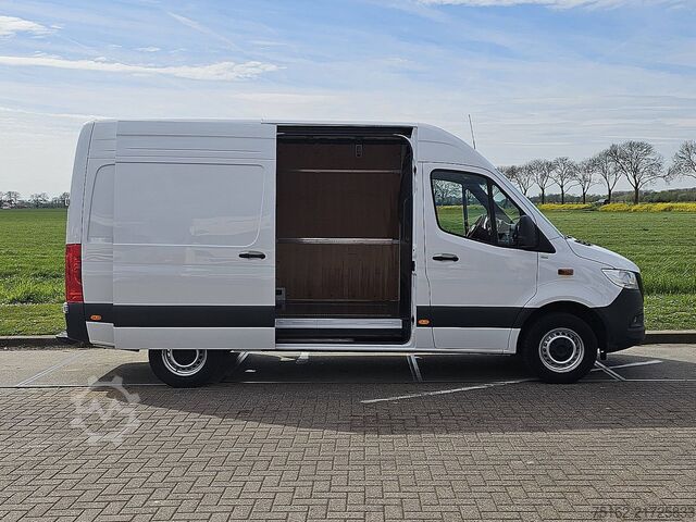 High-roof van MERCEDES-BENZ SPRINTER 317 L2H2 RWD Mbux10
