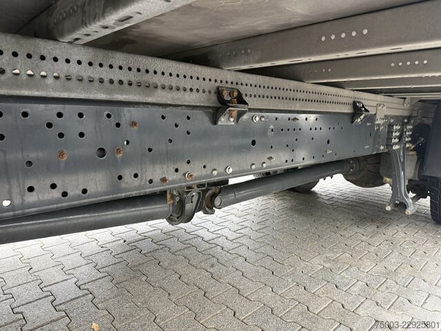 Flatbed truck with tarp Iveco Eurocargo 160-280
