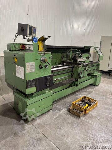 Drehdurchmesser 560 mm × 2000 mm zwischen den Spitzen Tos SUI 50