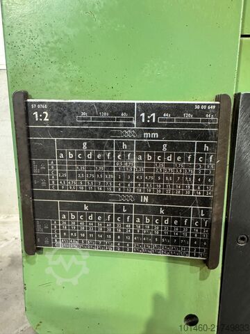 Drehdurchmesser 560 mm × 2000 mm zwischen den Spitzen Tos SUI 50