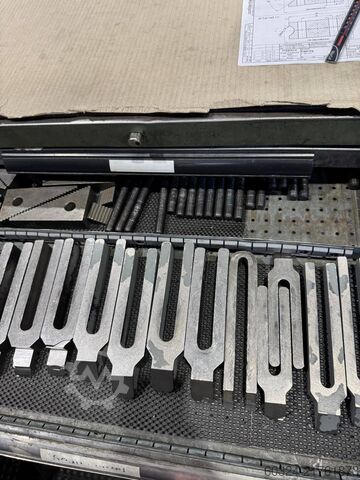 CNC - Bearbeitungszentrum HEDELIUS CB 70 - 3200