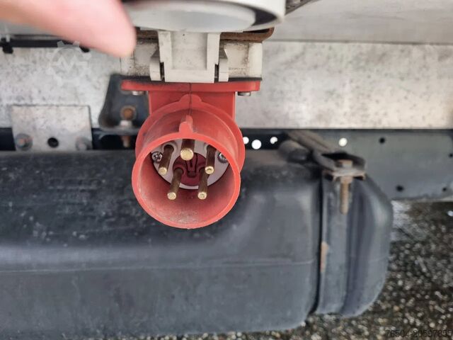 Refrigerated/freezer transport (closed box) Iveco Daily 35S16 Hi-Matic Koelkoffer Carrier Xarios ...