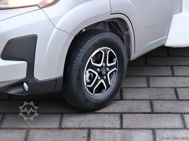 Semi-integrated camper CARADO T 135 Hubbett