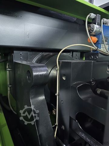 Injection molding machine Engel Victory 330/90