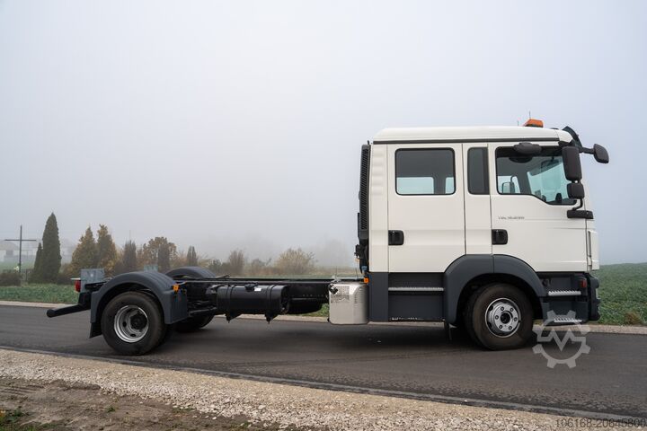 Truck chassis MAN TGL12.250 DoKa