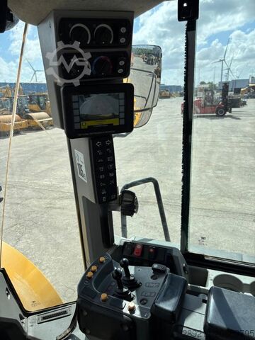 Wheel loader CAT 972 M XE