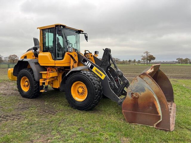 Radlader Volvo L 90 H (On Transport)