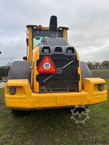 Radlader Volvo L 90 H (On Transport)