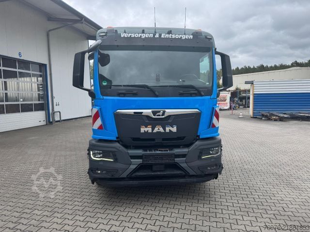 Vacuum tank truck MAN 26.330 BL 6x2/4 14cbm Saugwagen