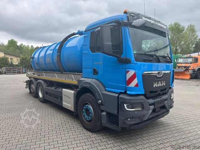Vacuum tank truck MAN 26.330 BL 6x2/4 14cbm Saugwagen